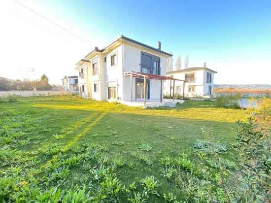 Modern Architecture In Seferihisar Kavakdere: 3+1 Corner Villa On A Detached Plot