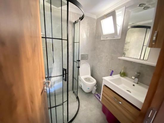A Single Detached Villa On A 307m2 Plot, 50m From The Sea In Doğanbey.