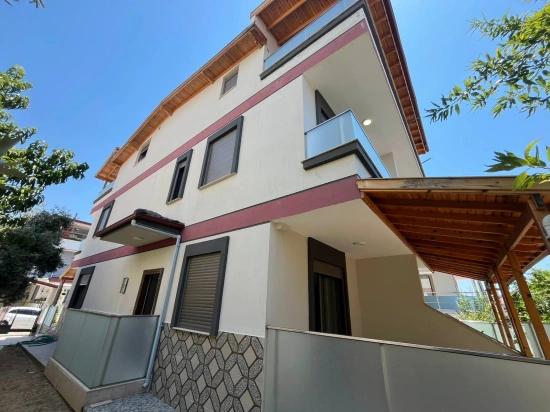 4+1 Villa For Sale In Özdere, 400M From The Sea, With Closed Kitchen