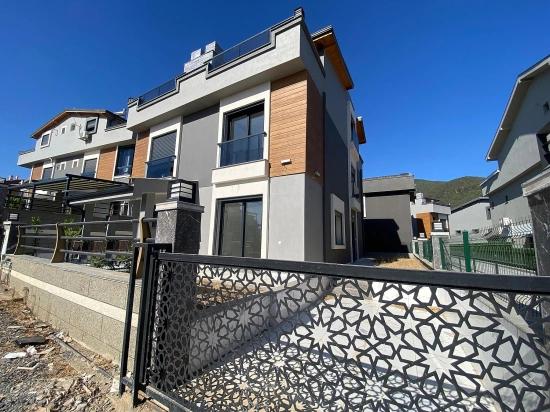 3+1 Villa With Garden For Sale In Özdere, Walking Distance To The Sea