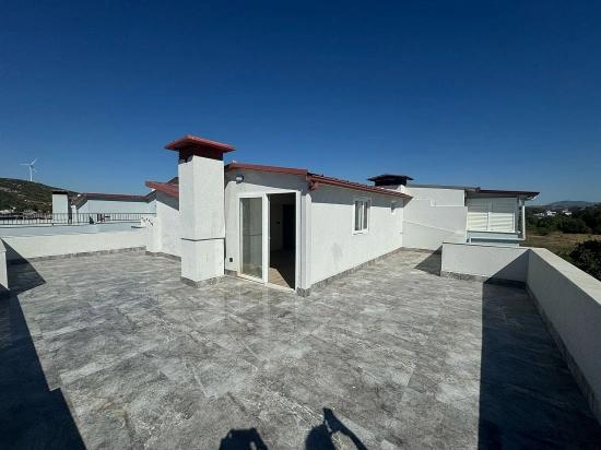 5+1 Duplex Apartment For Sale In Sığacık, Seferihisar, Suitable For Summer And Winter Residence