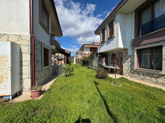 Luxury 3+1 Villa In A Gated Community With A Swimming Pool, Close To The Sea, In Cumhuriyet Neighborhood, Seferihisar!
