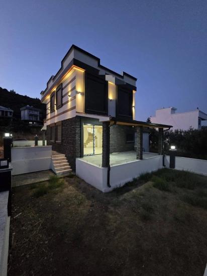 Condominium Title Deed, Close To The Sea, 3+1 Villa With Garden In Seferihisar Cumhuriyet