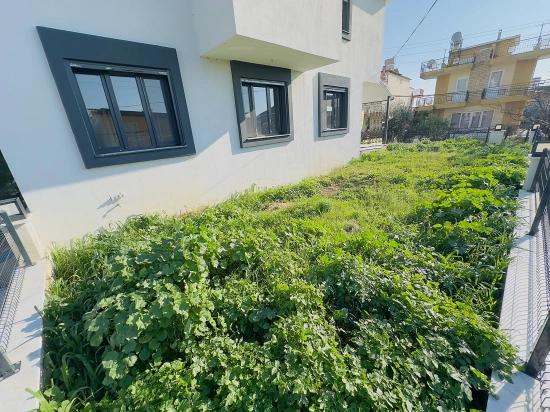 2+1 Apartment For Sale In Seferihisar Mersinalanı, Close To The Sea, Ground Floor With Garden