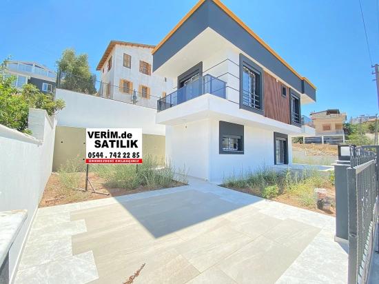 *Single Detached 3+1 Villa With Full Sea View, 50M From The Sea In Seferihisar Akarca