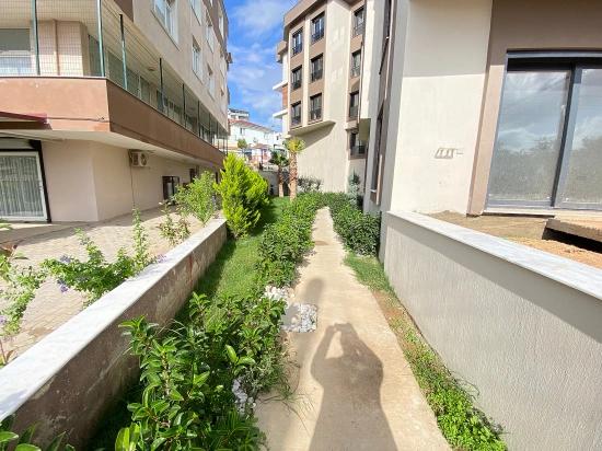 2+1 Ground Floor Apartment For Sale With Elevator In The Market Center Of Gumuldur