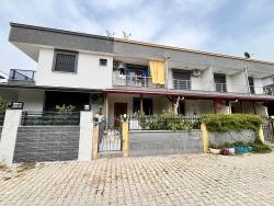 1+1 Apartment For Sale In Seferihisar/Mersin Area, 500M From The Sea, With Garden, No Additional Renovation Needed.