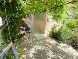 Living In The Heart Of Seferihisar: 2+1 Apartment For Rent, 100M From Shopping Centers, 300M From The Sea.
