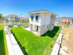 4+1 Bedroom Villa For Sale in Tepecik Nbh. Seferihisar - 425 m²