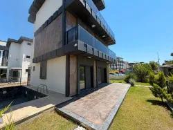 4+1 Bedroom Villa For Sale in Gümüldür Cumhuriyet Nbh. Menderes Gümüldür - 300 m²