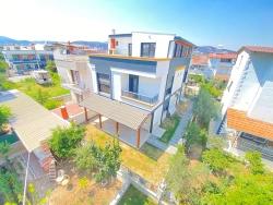 3+1 Villa With Garden For Sale In Doğanbey, Near The Sea