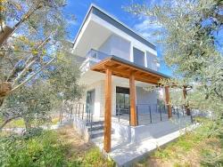 Seferihisar.cumhuriyet Mah. 500M Distance To The Sea, 3+1 Villa With Large Garden For Sale