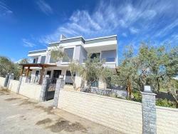 Seferihisar.cumhuriyet Mah. 500M Distance To The Sea, 3+1 Villa With Large Garden For Sale
