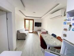 2+1 Apartment For Sale In A Complex With A Pool, 100M From The Beach In Ürkmez, Izmir