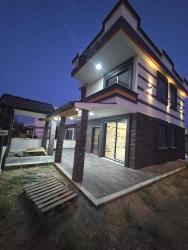Condominium Title Deed, Close To The Sea, 3+1 Villa With Garden In Seferihisar Cumhuriyet