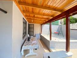 1+1 Ground Floor Apartment For Sale In Seferihisar Mersin Area, 100M From The Sea, With Garden And Renovation Required