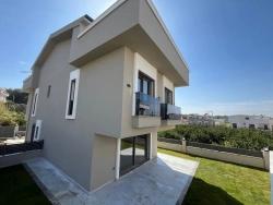 Modern Architecture, Fully Detached & Luxurious 3+1 Villa With Spacious Garden In Özdere Çukuraltı