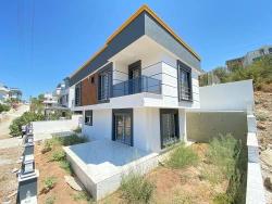 *Single Detached 3+1 Villa With Full Sea View, 50M From The Sea In Seferihisar Akarca