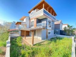 Seferihisar: Cumhuriyet Neighborhood, Near The Sea, Brand New 3+1 Corner Villa With License