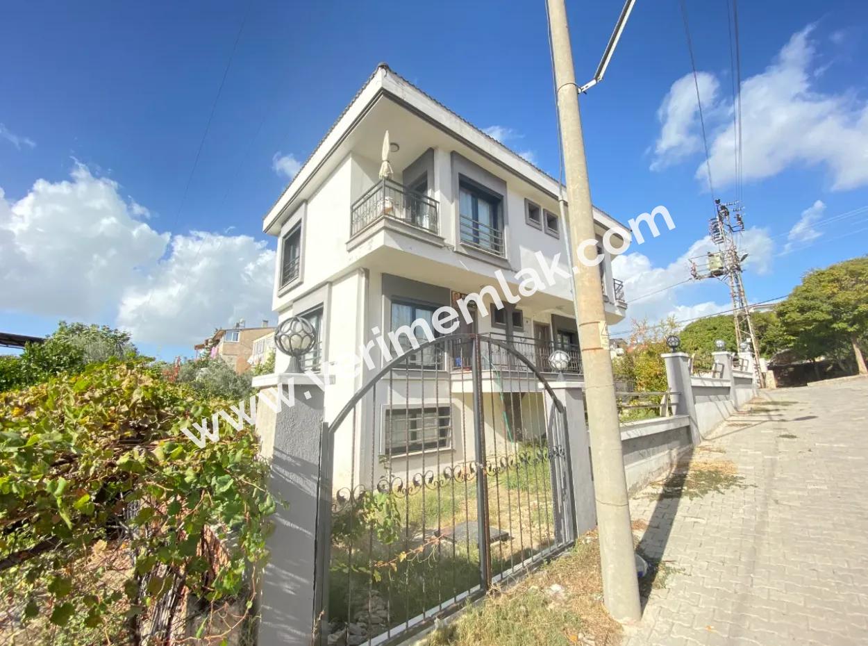 Spacious Corner With Large Garden In Ürkmez 3 1 Villa