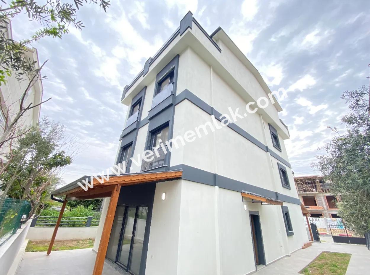 400 M From The Sea, Very Close To The Center Of The Bazaar, 6 1 Villas For Sale