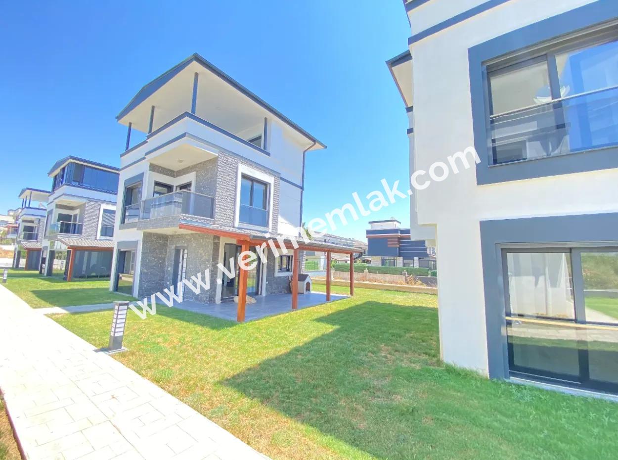 3 1 Villa For Sale With Large Garden With Single Detached Pool In Doğanbey