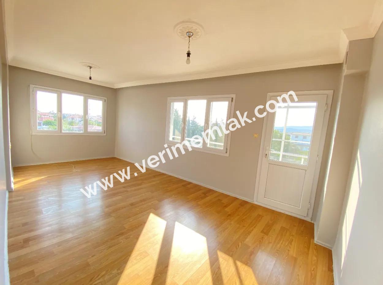 3 1 Apartment For Sale 350Mt To The Sea In The Center Of The Bazaar In Seferihisar Ürkmez