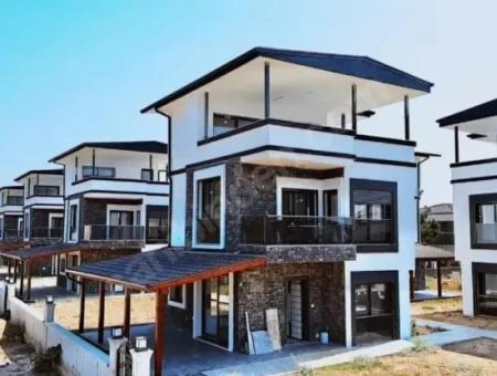3 1 Villa For Sale With Large Garden With Single Detached Pool In Doğanbey