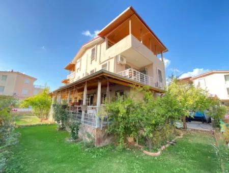 4 1 Villa For Sale With Fully Furnished Garden 100 Meters From The Sea In Ürkmez