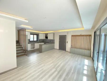 3 1 Villa For Sale In Ürkmez Luxury With Detached Garden By The Sea