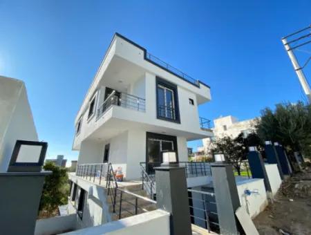 4 1 Villa For Sale With Detached Garden With Full Sea View In Ürkmez