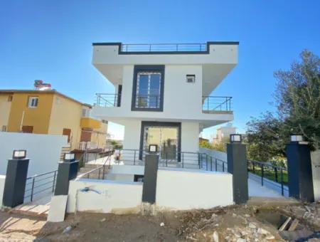 4 1 Villa For Sale With Detached Garden With Full Sea View In Ürkmez