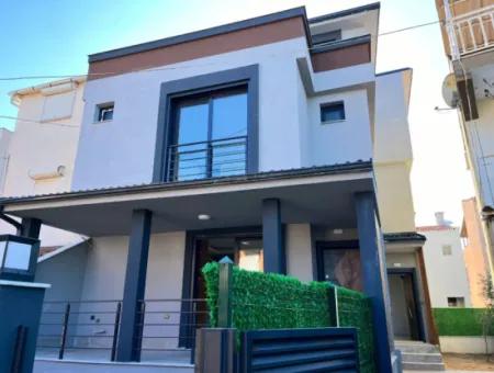 3 1 Villa For Sale With Detached Entrance And Garden In Doganbey, Seferihisar