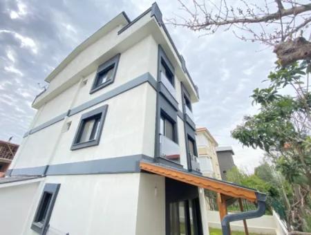400 M From The Sea, Very Close To The Center Of The Bazaar, 6 1 Villas For Sale