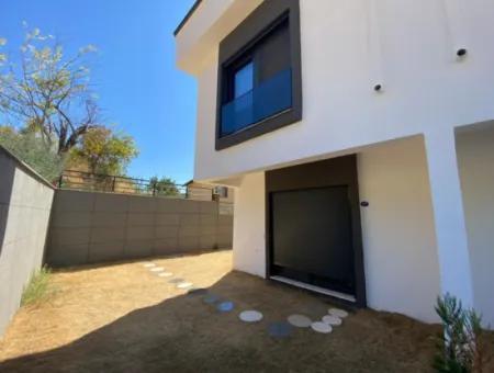 The Villa You Are Looking For Is Here White Goods Summer House Intertwined With Nature