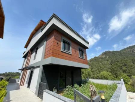 3 1 Villa For Sale With Modern Architect Within Walking Distance Of The Sea In Ozdere