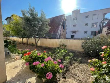 2 1 Apartment For Sale With Garden In Seferihisar Ürkmez
