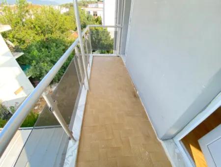 3 1 Apartment For Sale 350Mt To The Sea In The Center Of The Bazaar In Seferihisar Ürkmez