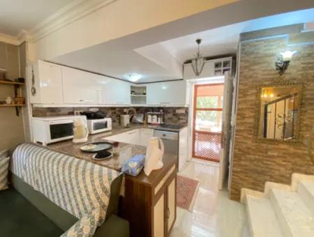 Detached With Large Garden In A Complex In Seferihisar Doganbey.4 1 Villa For Sale