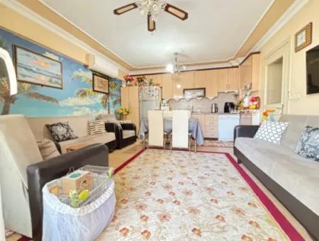 2 1 Flats For Sale 100Mt To The Sea In The Center Of The Bazaar In Seferihisar Ürkmez