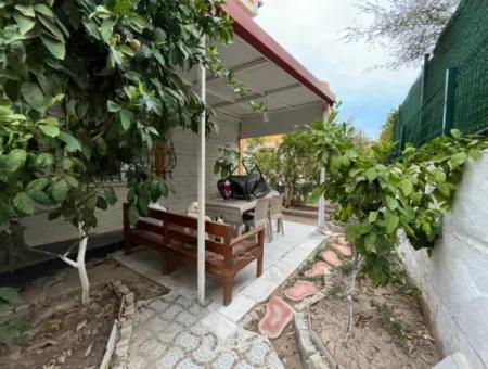 Furnished 2 1 Flats With Garden In Seferihisar Payamli