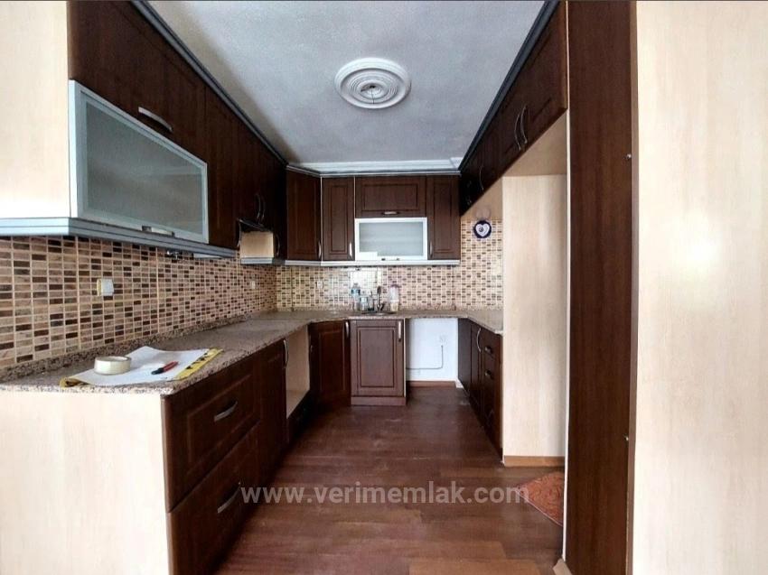 Угловая Вилла 4+1 На Продажу В Сеферихисар Джумхуриет, В 500 М От Моря.