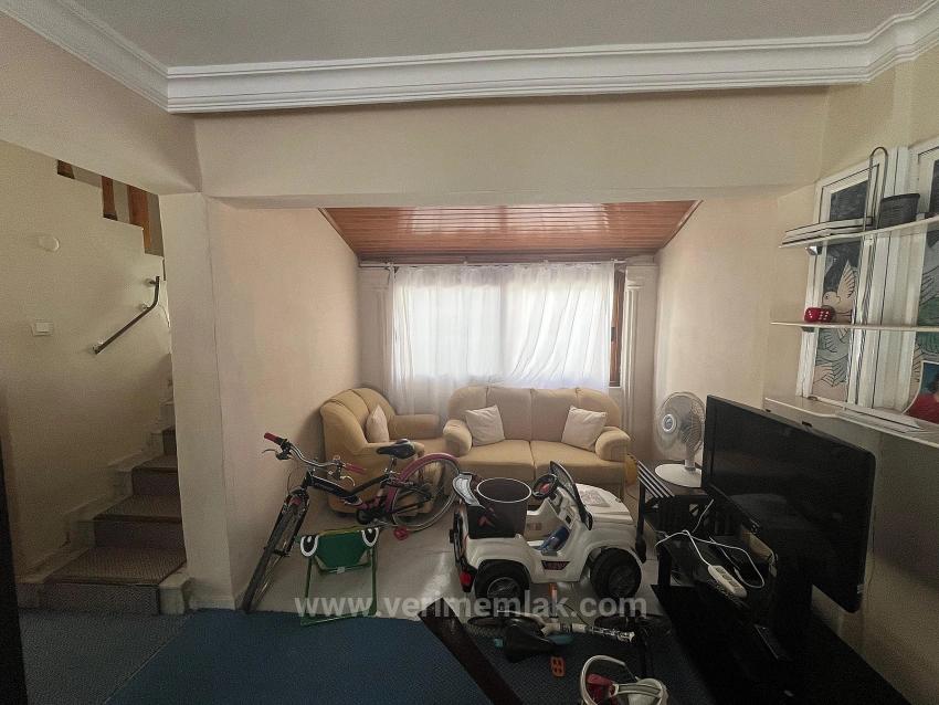 Вилла 3+1 На Продажу В Районе Сеферихисар Джумхуриет, Участок Шёретлер, С Садом И Необходимым Обслуживанием