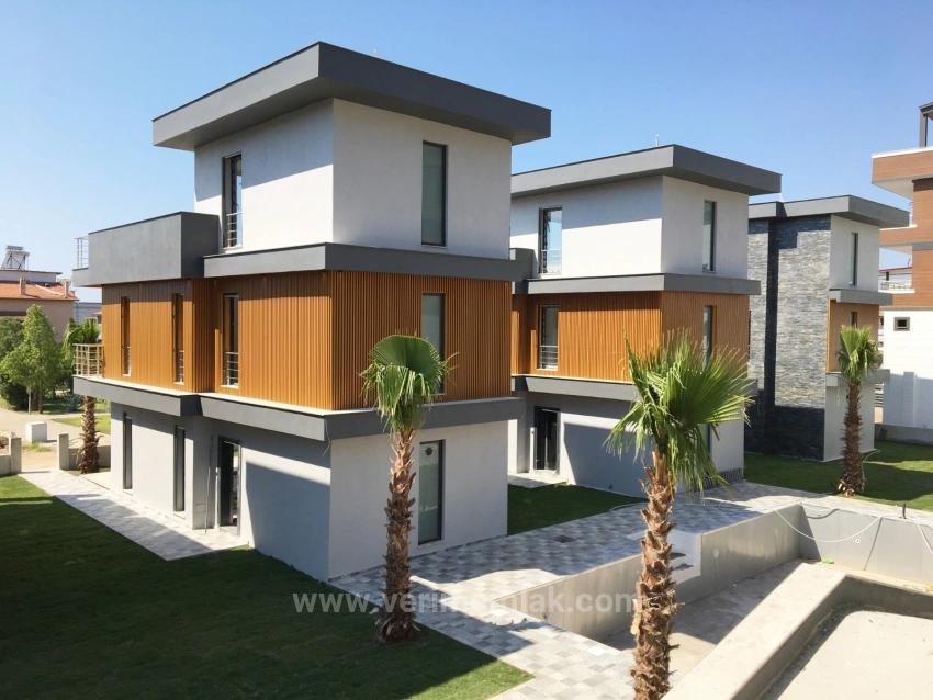 Вилла 3+1 С Отдельным Бассейном На Берегу Моря В Уркмезе На Продажу