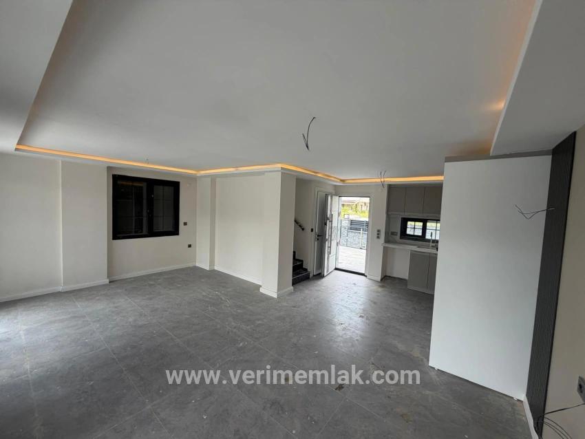 Для продажи Вилла 3+1 в Cumhuriyet Seferihisar Doğanbey - 250 m²