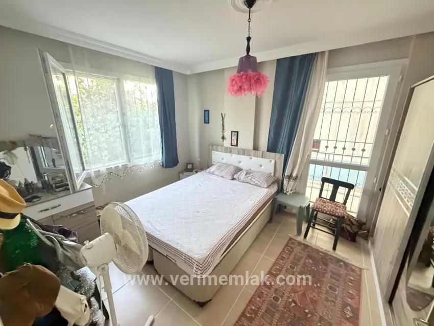 В Сеферихисаре Бенгилере, в 350м от моря, продается 2+1 квартира с широким садом и фруктовыми деревьями!