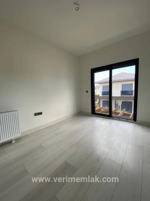 Для продажи Вилла 3+1 в Cumhuriyet Seferihisar Doğanbey - 288 m²