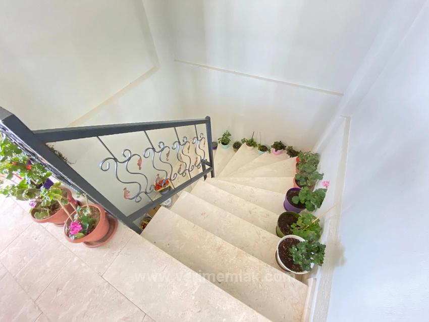 Продается Двухуровневая Квартира 2+1 В Районе Сеферихисар-Уркмез, Недалеко От Моря