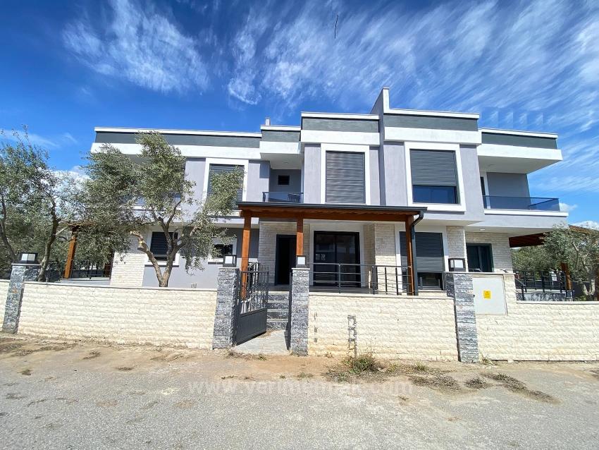 Для Продажи Вилла 2+1 в Cumhuriyet Seferihisar Doğanbey - 135 m²