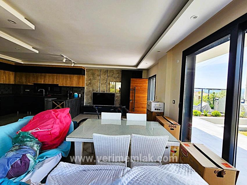 Для продажи Вилла 3+1 в Mersin Alanı Seferihisar Ürkmez - 200 m²